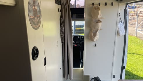 2p Peugeot bus uit 2016