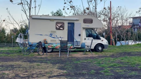 Mycamper – 6-seater attic camper with air conditioning