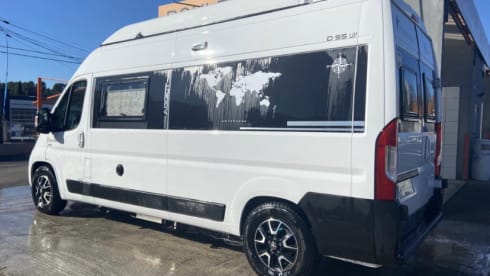 Dreamer – Dreamer D55 UP: pop-up roof, 4 beds, private bathroom and shower!