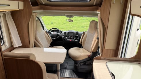 Compact! – Compact camper of 560 length with air conditioning Flash 02