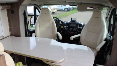 2p Bürstner semi-integrated uit 2016