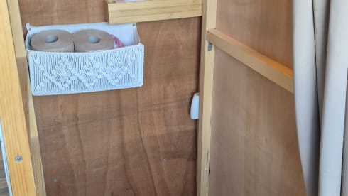 Zweisitziger Mercedes-Benz Bus aus dem Jahr 2016