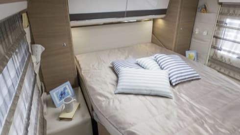 Luxurious Elnagh T-loft 591, diesel engine 150 hp, manual, driving license B