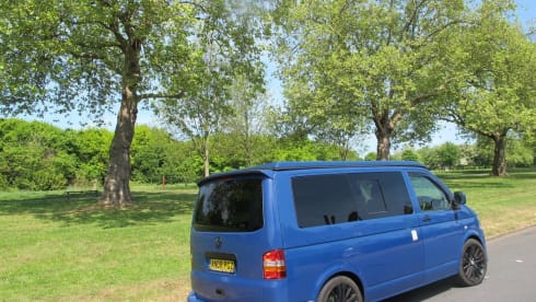 Blueberry – Elegante furgone camper VW T5 4 con w / aria condizionata e riscaldamento