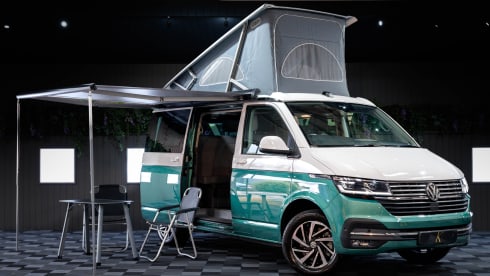 Luxury Camper – 4 Schlafplätze Volkswagen Transporter T6.1 LWB 150 PS S-Auto Campervan 2024