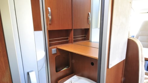 Liedje – Hymer Exsis-i with 2x AIRCO