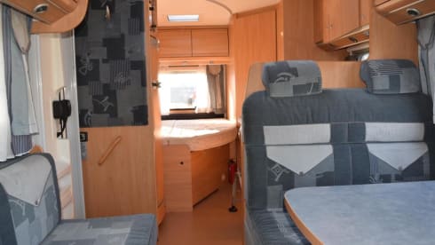Freedom traveler – 4p Bürstner semi-integrated uit 2006