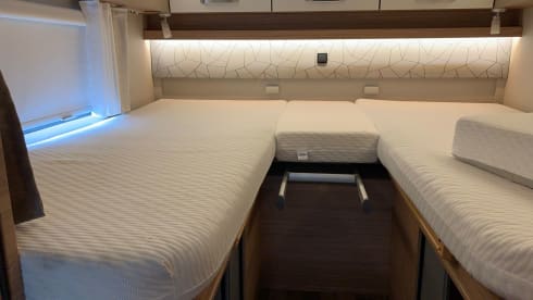 Nice 4-person camper from 2023