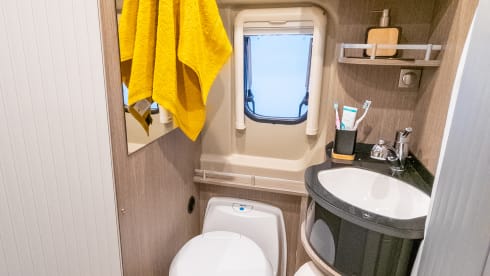 Fijnja – Luxury 4 pers. Pössl bus camper with sleeping lifting roof from 2019