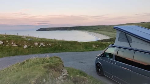 Noah – 4 berth VW pop top Campervan with heating and Insurance 