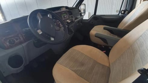 Doe een aanvraag!  – This camper (including rental account) is for sale! 