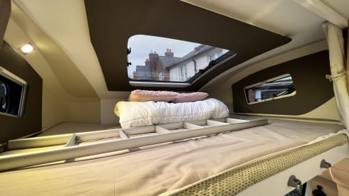 Dolly – Luxury 7 birth Family Motorhome 