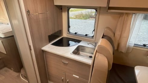 XGO King 1 – Nieuwe, luxe 5-persoons Alkoofcamper
