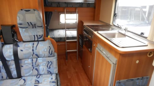 EASY 3 MOTORHOME HIRE JUST TURN UP AND GO