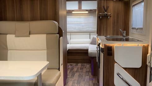 VIP 6 berth & 6 seatbelts – WiFi ✅ 2 TV's ✅ Pets ✅ Bikes ✅ Awning ✅ EU Travel ✅