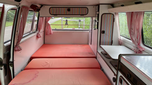 Lana – 2p Volkswagen campervan from 1981