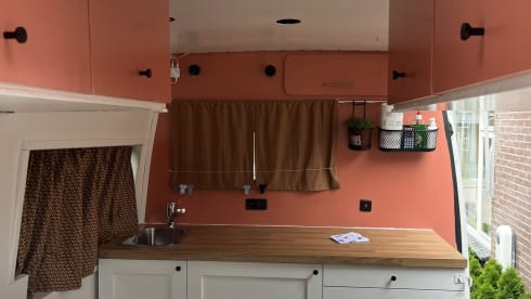 Lola – 2p Volkswagen bus uit 2015
