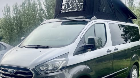 stravaig – Ford transit custom Campervan 4 berth