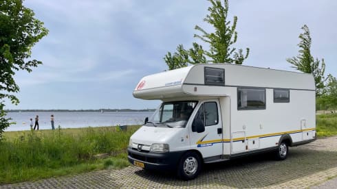 Eura Mobil – Spacious, 6-person family camper from 2003