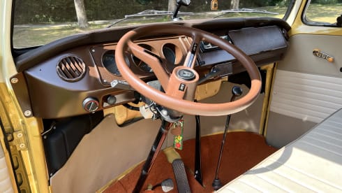 De Bus – 2p Volkswagen campervan from 1980