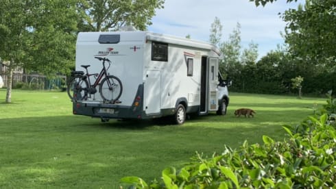 Time-Out – Ford Semi-Integrated Camper With Tow Bar, Bicycle Carrier And Large Garage