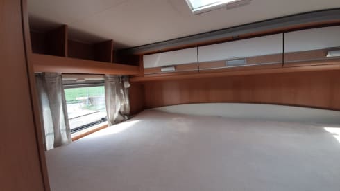 Mo – Fiat4p Dethleffs integrated from 2009 very luxurious and neat. Spacious motorhome.