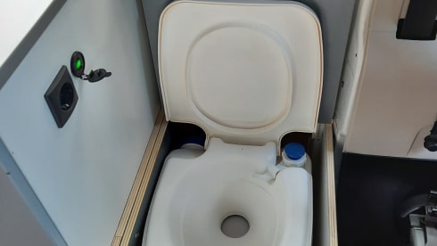 La Route Nouvelle  – Minibus Peugeot 2 places de 2016