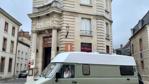 Jacky – Hip and fully equipped camper bus!