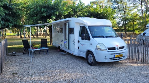 on tour – 4p Renault semi-integrated from 2006