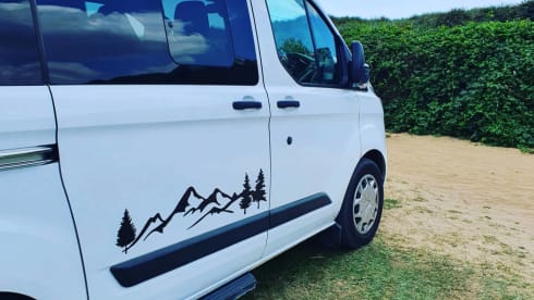 Belinda – Fun, simple to use van perfect for back to basics adventures. 