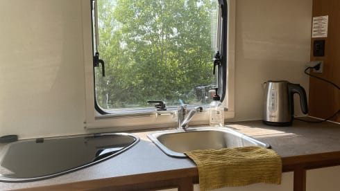 Koos – Cozy 5p alcove camper from 2015