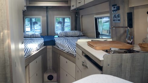 2 p. bus camper with longitudinal beds (AmorA 2017)
