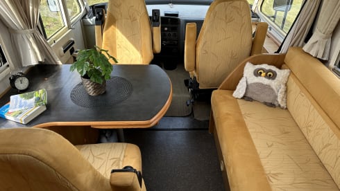 Discover freedom with our fresh Hymer B 584 – with bar layout, lifting bed 