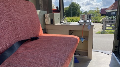 Strandweer – 2p Mercedes-Benz bus from 1987