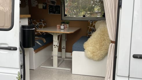 De Merrie – 2p Mercedes-Benz campervan from 1996