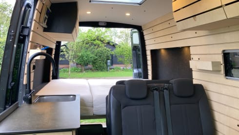 The Beast expeditie camper – 3p Mercedes-Benz bus from 2023