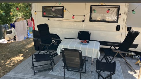 Meijpol bus – Bus camper with lifting roof 