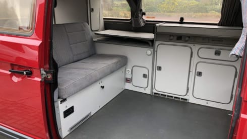 Spacious Retro Volkswagen T3 fully equipped