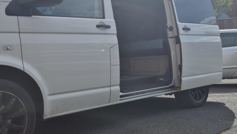 Betty Blu – 2014 - 4 berth Pop Top Volkswagen campervan