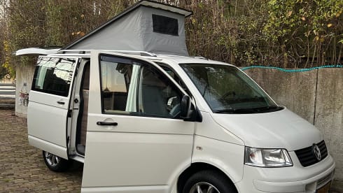 De Witte Panter – 2p Volkswagen campervan from 2004