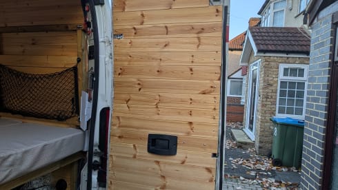 Limitless  – 2-4 berth Peugeot off grid campervan