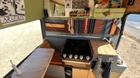 Komeet – Adventurous Mercedes Sprinter for rent!