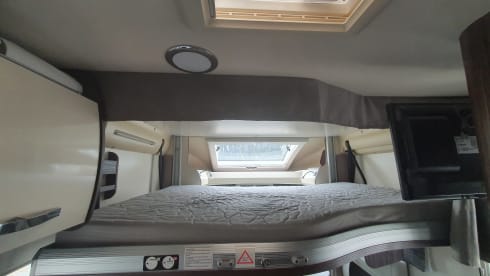 Mariette – Enjoy our luxury Benimar 442