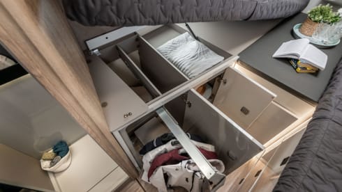 2026 4P McLouis 870+roof air conditioning, automatic 180 hp, bicycle rack, LPG, underfloor heating 