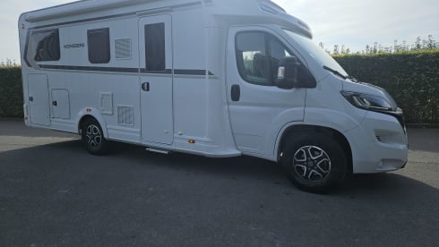 JVF48D – Weinsberg CaraSuite 700 ME Automaat Zeer luxe, KM VRIJ !