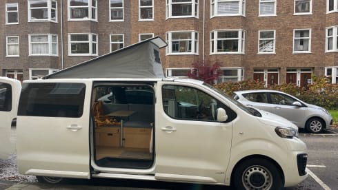 Karel de parel – Mooie zelfvoorzienende buscamper, zo goed als nieuw!