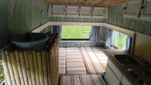 Blue Ocean  – 2p Volkswagen campervan uit 1981