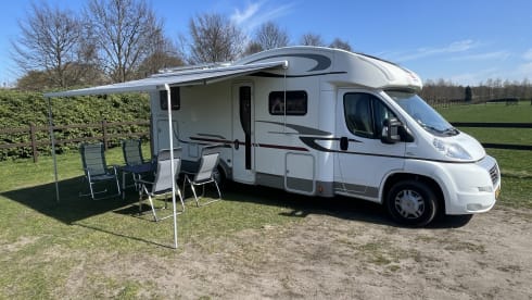 Spacious 4-5 person camper, Fiat Ducato- Adria Matrix 