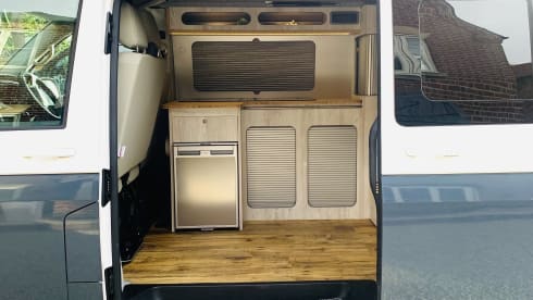Boris – Luxury 4 Berth T6 VW Camper With Pop Top