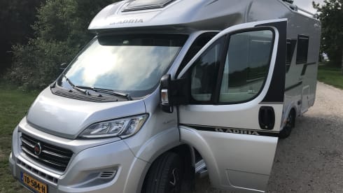 Pretty Easy Going – Luxury Adria Coral Supreme 670 SLT Fiat 6 2.3 150 hp, automatic